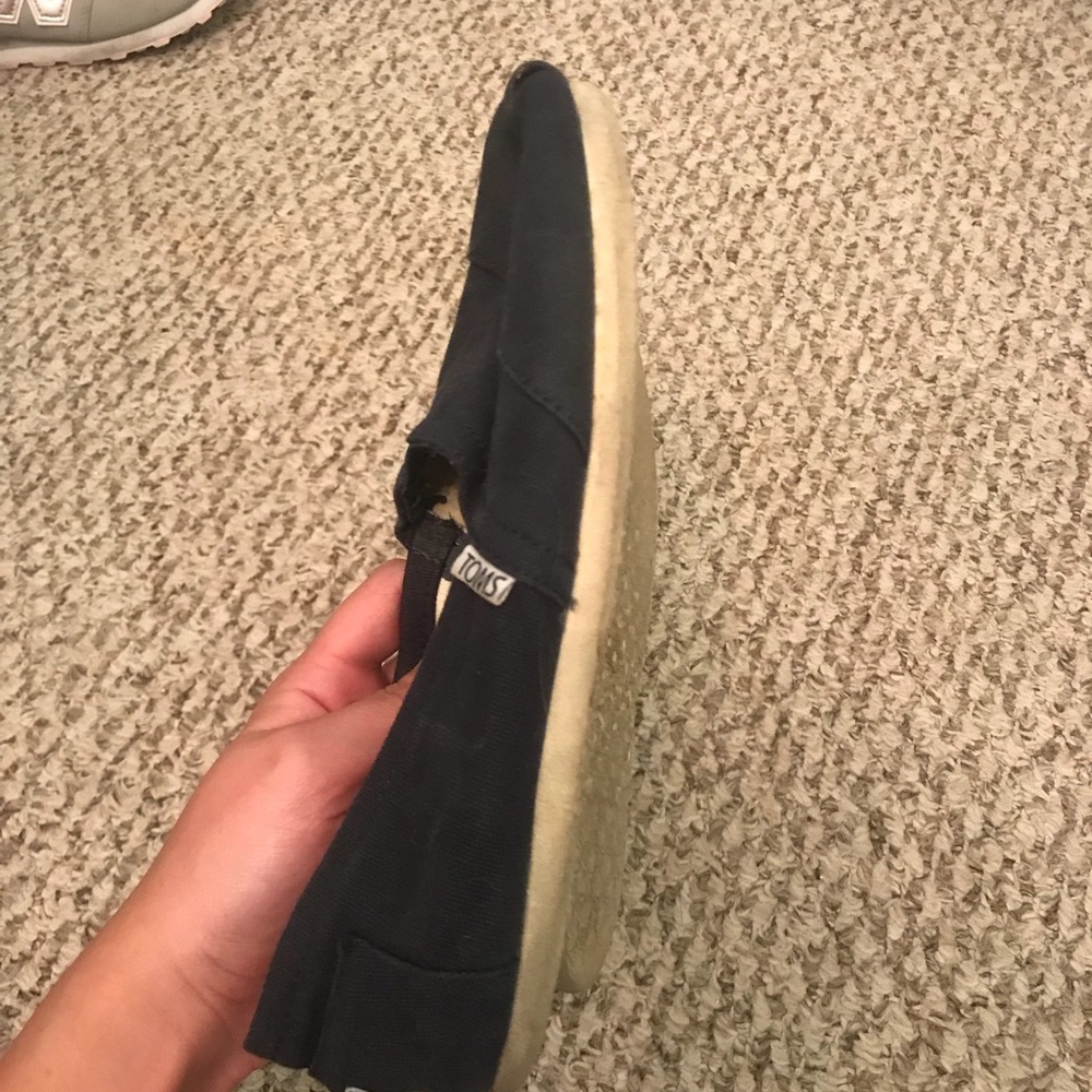 Toms - Picture 3 of 3